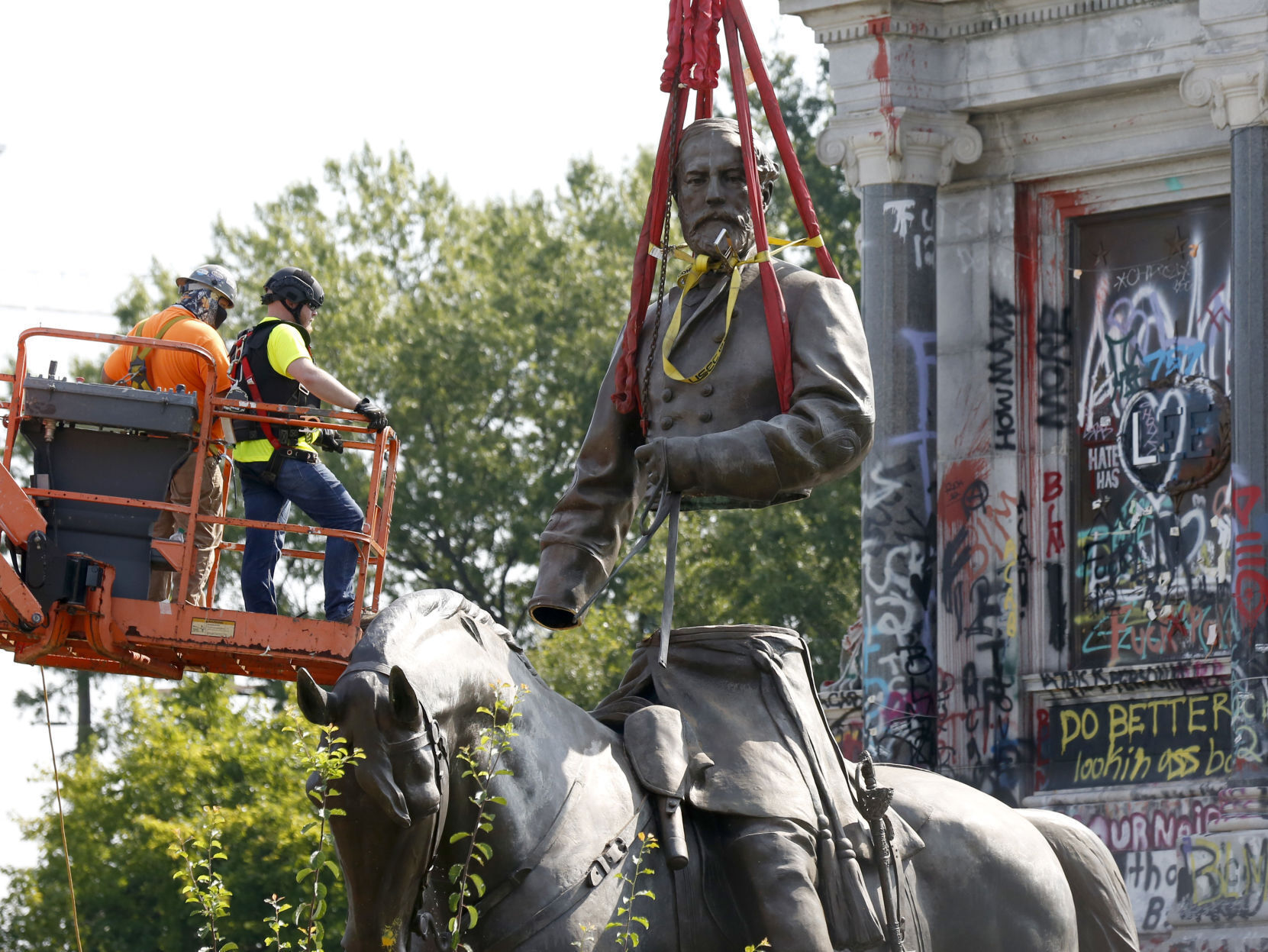 Robert E. Lee statue